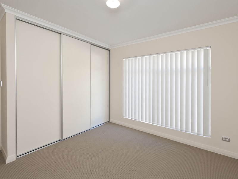 2/156 Streich Ave, Kelmscott WA 6111