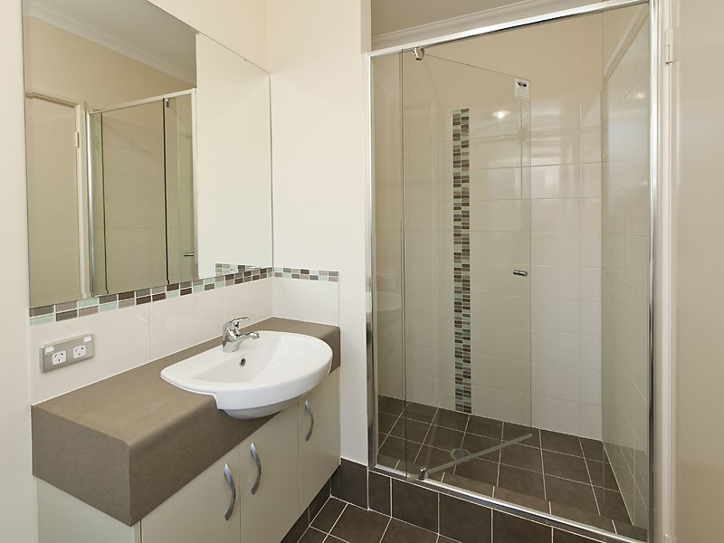 2/156 Streich Ave, Kelmscott WA 6111