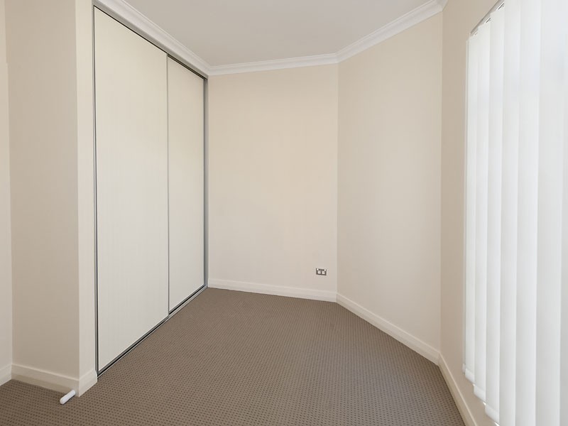 2/156 Streich Ave, Kelmscott WA 6111