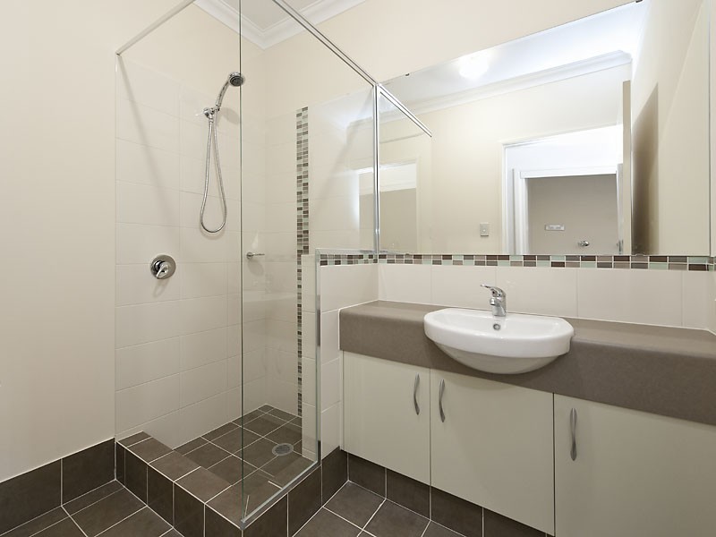 2/156 Streich Ave, Kelmscott WA 6111