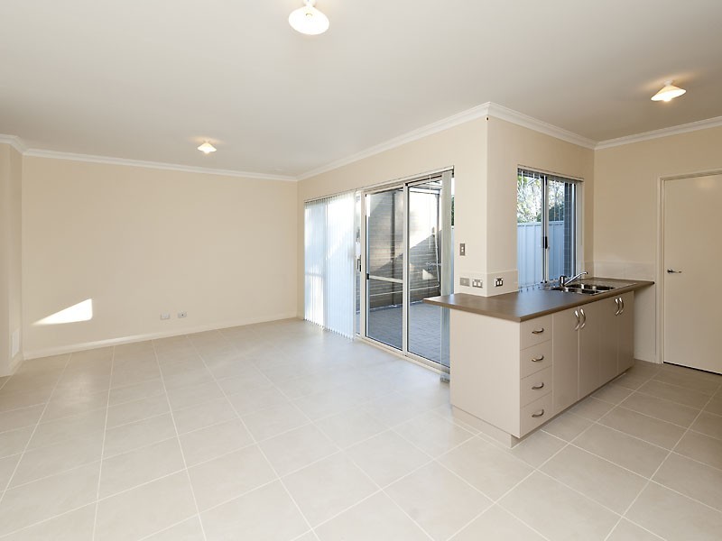 4/156 Streich Ave, Kelmscott WA 6111