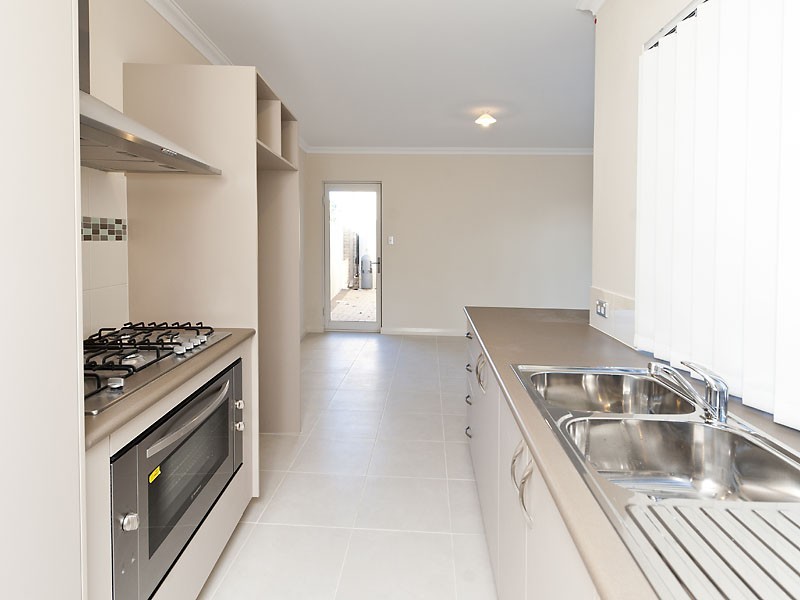 4/156 Streich Ave, Kelmscott WA 6111