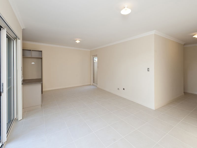 4/156 Streich Ave, Kelmscott WA 6111