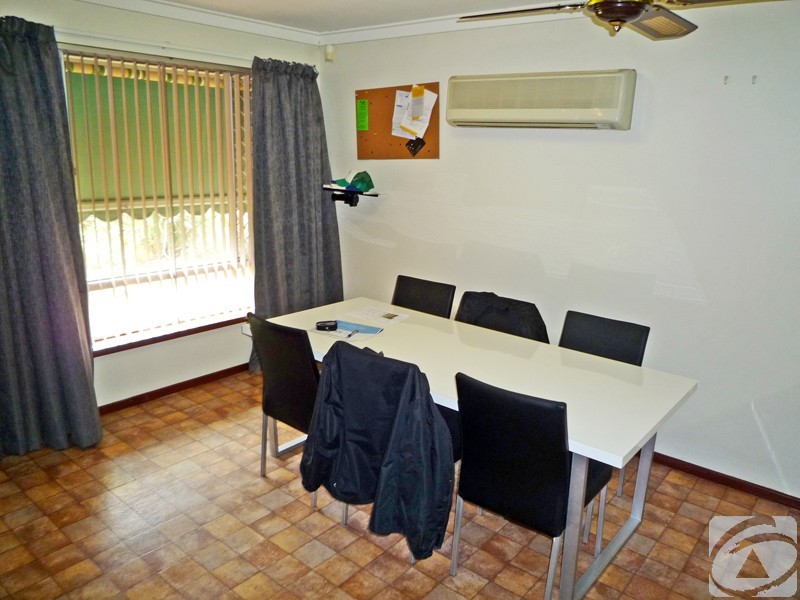 6 Willowmead Way, Kelmscott WA 6111