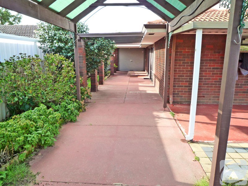 6 Willowmead Way, Kelmscott WA 6111