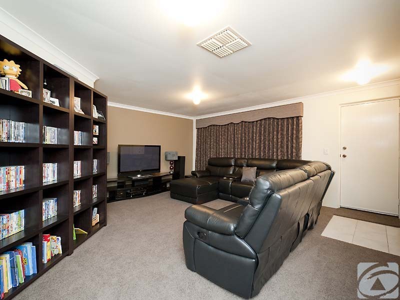 36 Strawberry Dr, Seville Grove WA 6112