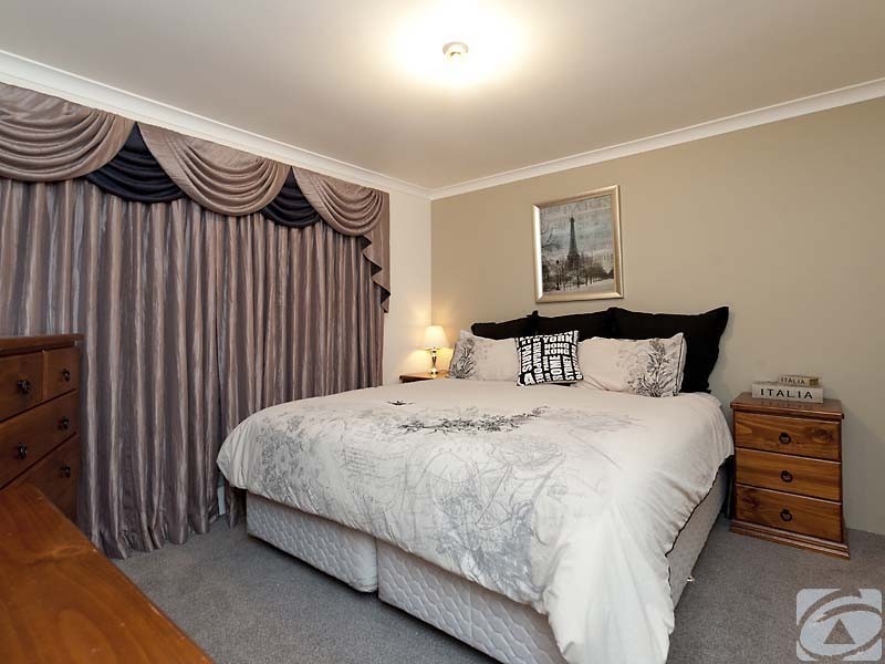 36 Strawberry Dr, Seville Grove WA 6112