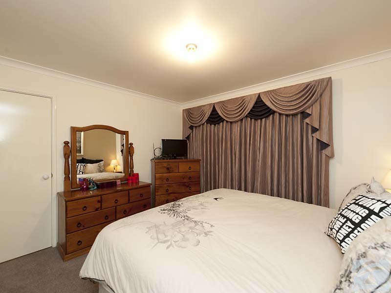 36 Strawberry Dr, Seville Grove WA 6112