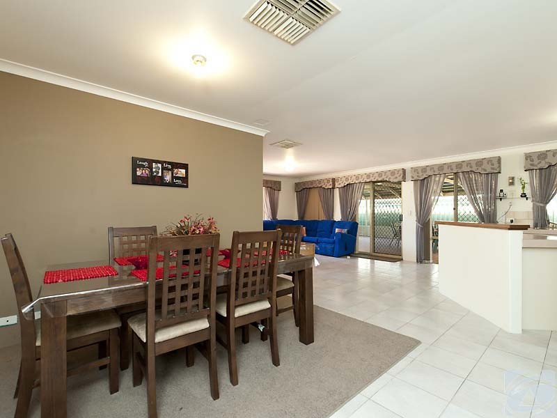 36 Strawberry Dr, Seville Grove WA 6112