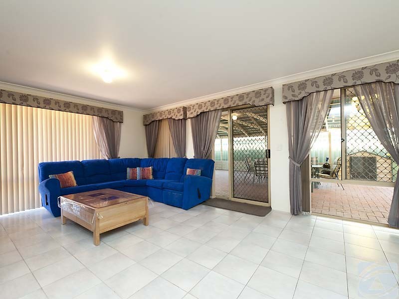 36 Strawberry Dr, Seville Grove WA 6112