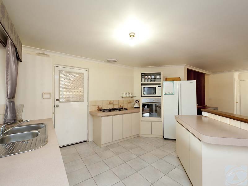 36 Strawberry Dr, Seville Grove WA 6112