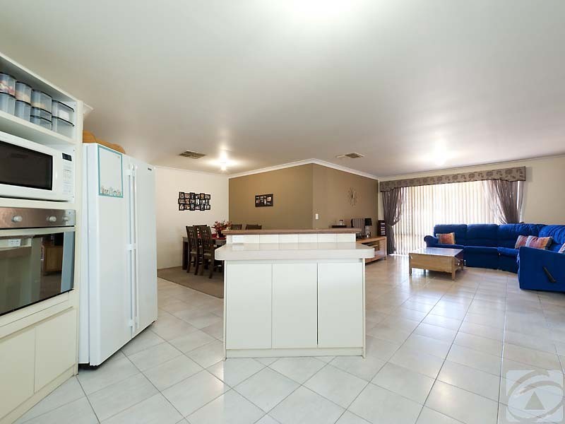 36 Strawberry Dr, Seville Grove WA 6112