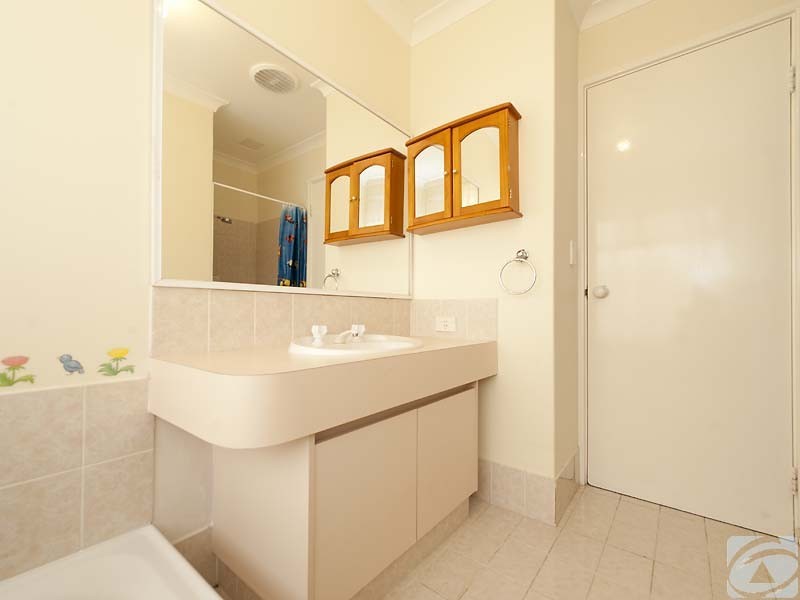 36 Strawberry Dr, Seville Grove WA 6112