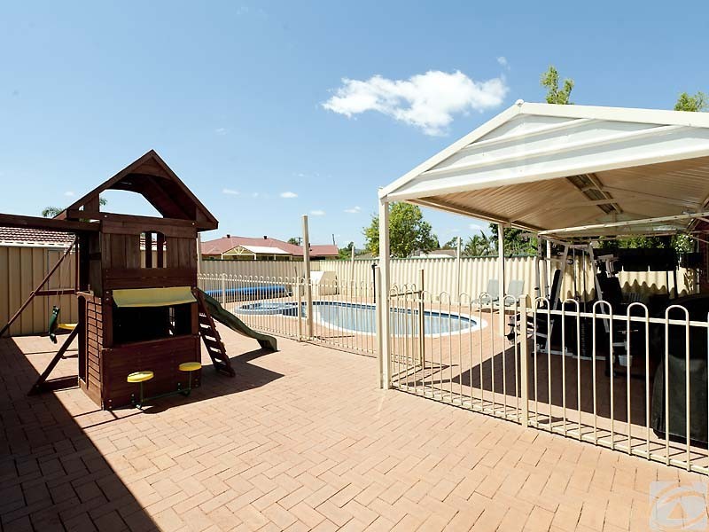 36 Strawberry Dr, Seville Grove WA 6112