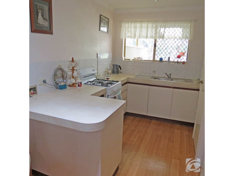 16/4 Page Rd, Kelmscott WA 6111