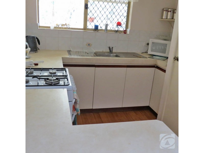 16/4 Page Rd, Kelmscott WA 6111