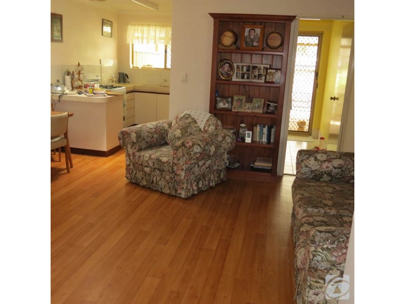 16/4 Page Rd, Kelmscott WA 6111