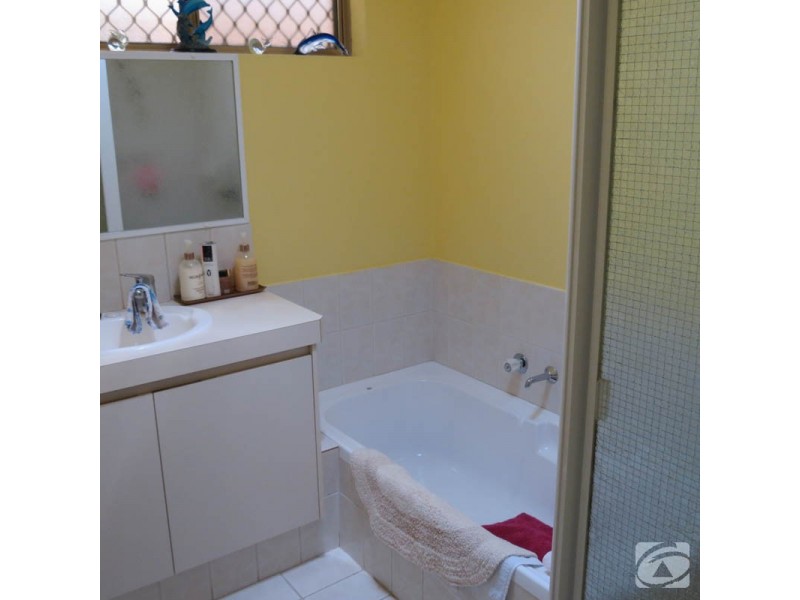 16/4 Page Rd, Kelmscott WA 6111