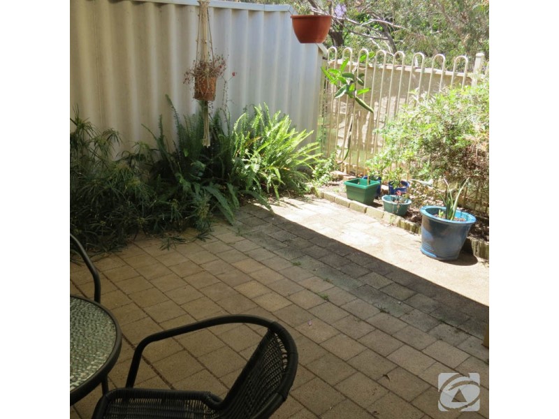 16/4 Page Rd, Kelmscott WA 6111