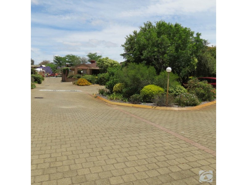 16/4 Page Rd, Kelmscott WA 6111