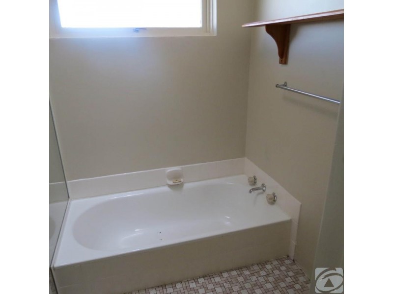 4 Lindy Way, Camillo WA 6111