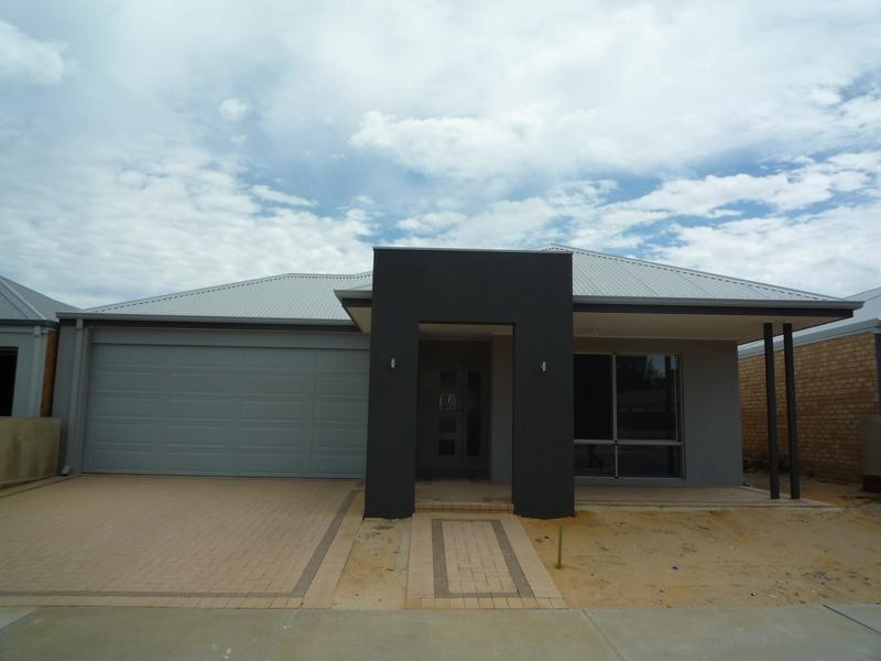 14 Hazelwinkel Gardens, Champion Lakes WA 6111