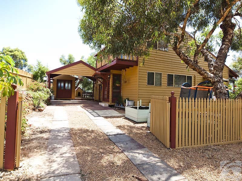 1 Mundanup Cl, Kelmscott WA 6111