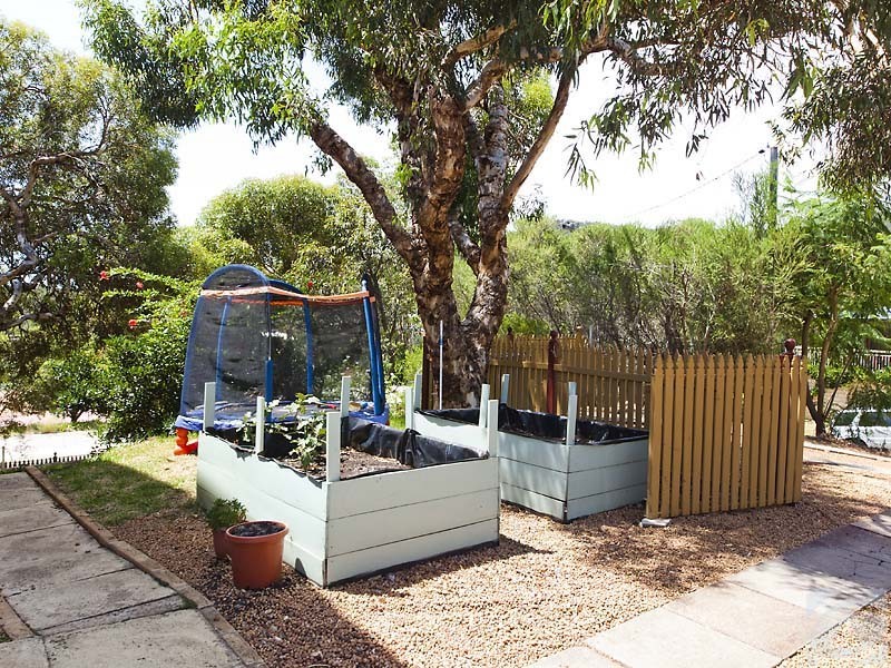 1 Mundanup Cl, Kelmscott WA 6111