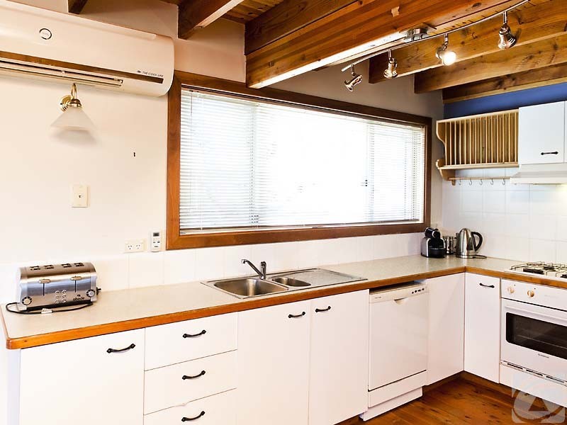 1 Mundanup Cl, Kelmscott WA 6111