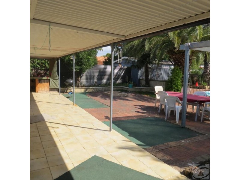 11 Parkfield Road, Kelmscott WA 6111