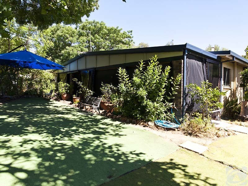 25 Buckingham Rd, Kelmscott WA 6111