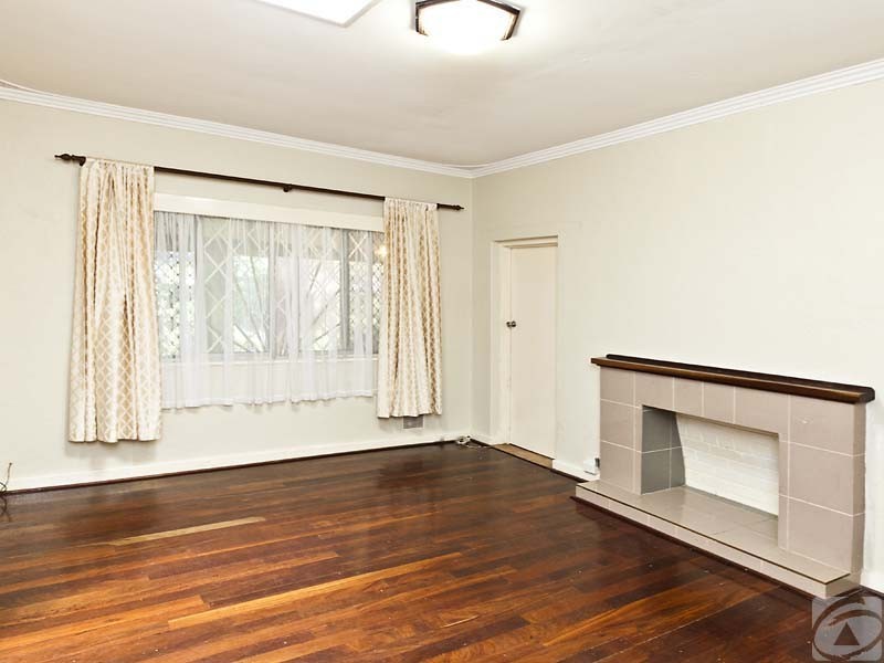 25 Buckingham Rd, Kelmscott WA 6111