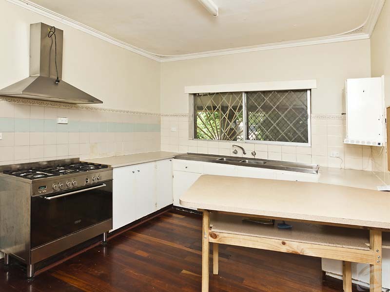 25 Buckingham Rd, Kelmscott WA 6111