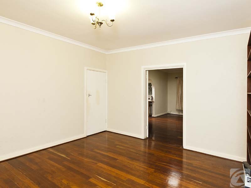 25 Buckingham Rd, Kelmscott WA 6111