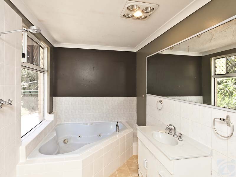 25 Buckingham Rd, Kelmscott WA 6111