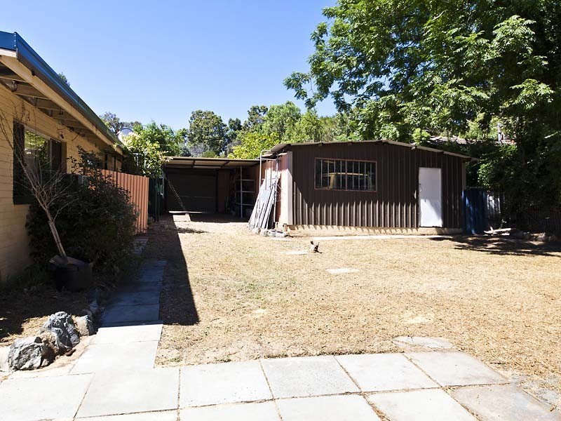25 Buckingham Rd, Kelmscott WA 6111