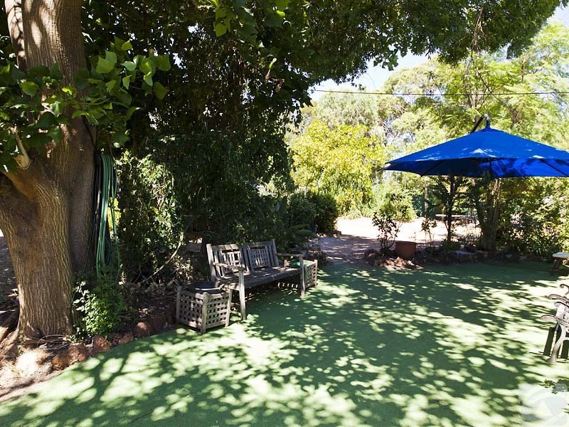 25 Buckingham Rd, Kelmscott WA 6111