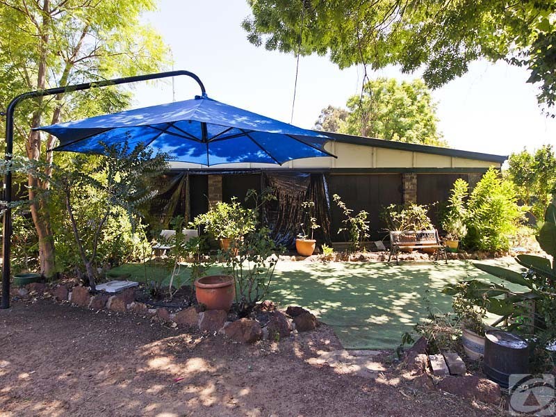 25 Buckingham Rd, Kelmscott WA 6111