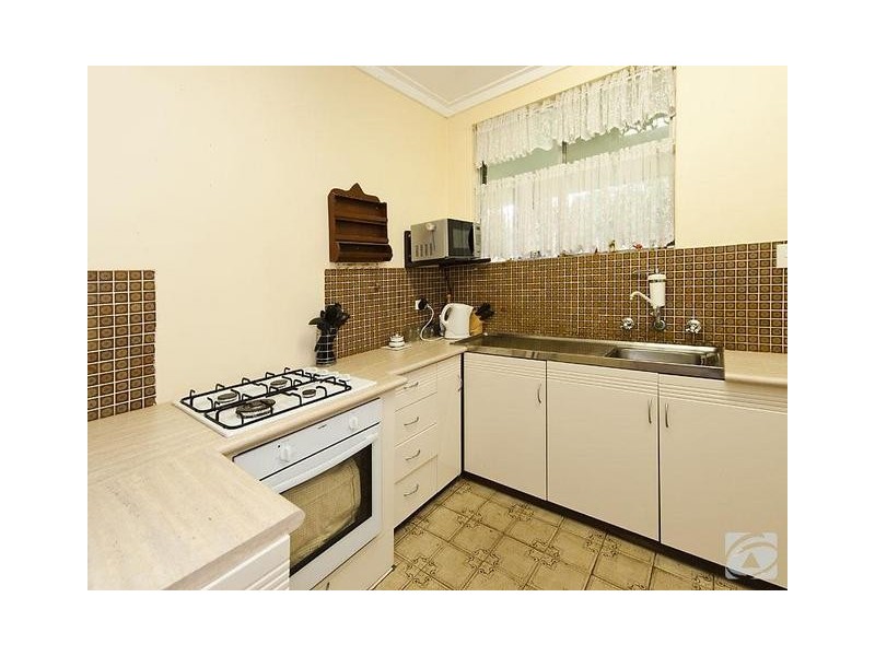 17 Kevin Rd, Kelmscott WA 6111