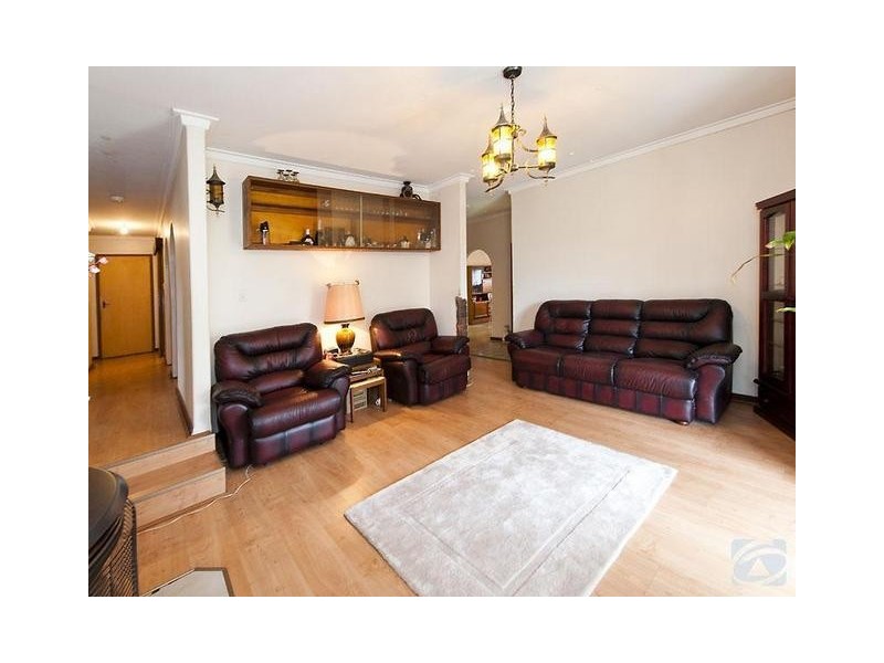 17 Kevin Rd, Kelmscott WA 6111