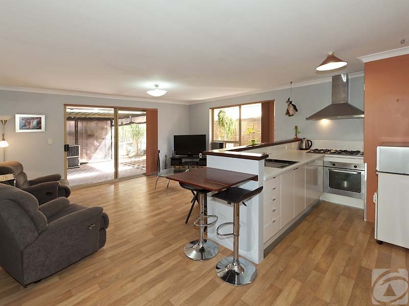 66 Riverside Lane, Seville Grove WA 6112