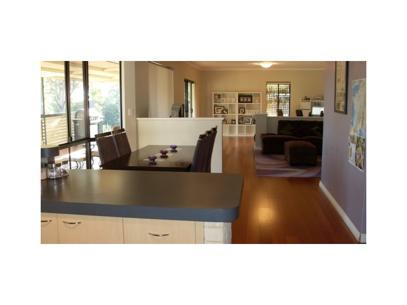 31 Dumas Dr, Bedfordale WA 6112