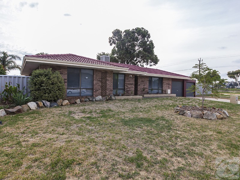 12 Ivanhoe Way, Camillo WA 6111
