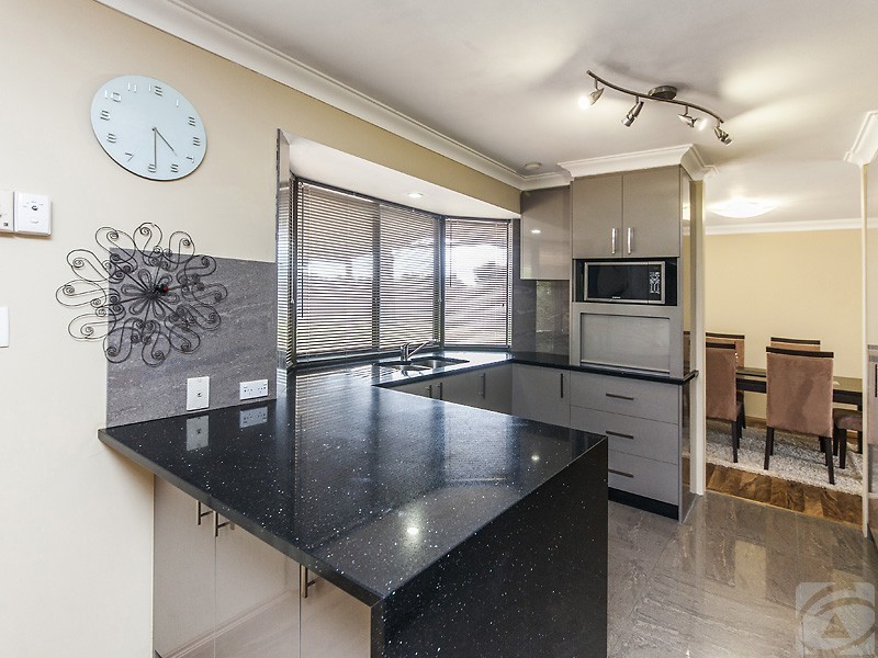 12 Ivanhoe Way, Camillo WA 6111