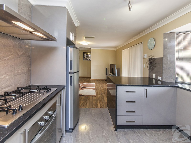 12 Ivanhoe Way, Camillo WA 6111