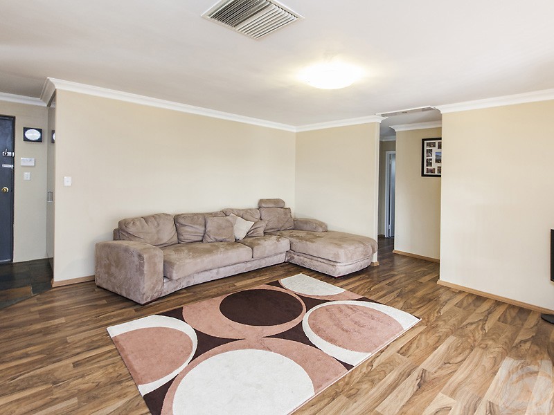 12 Ivanhoe Way, Camillo WA 6111