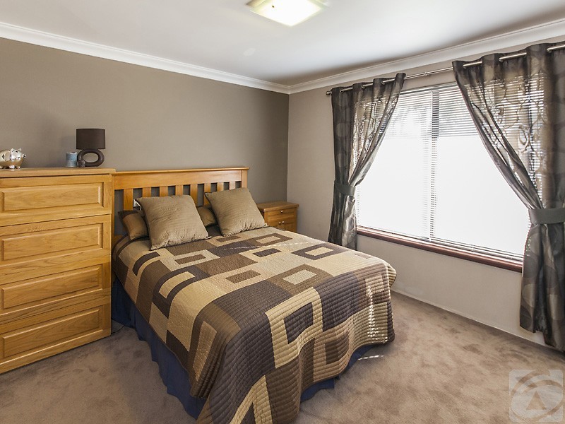 12 Ivanhoe Way, Camillo WA 6111