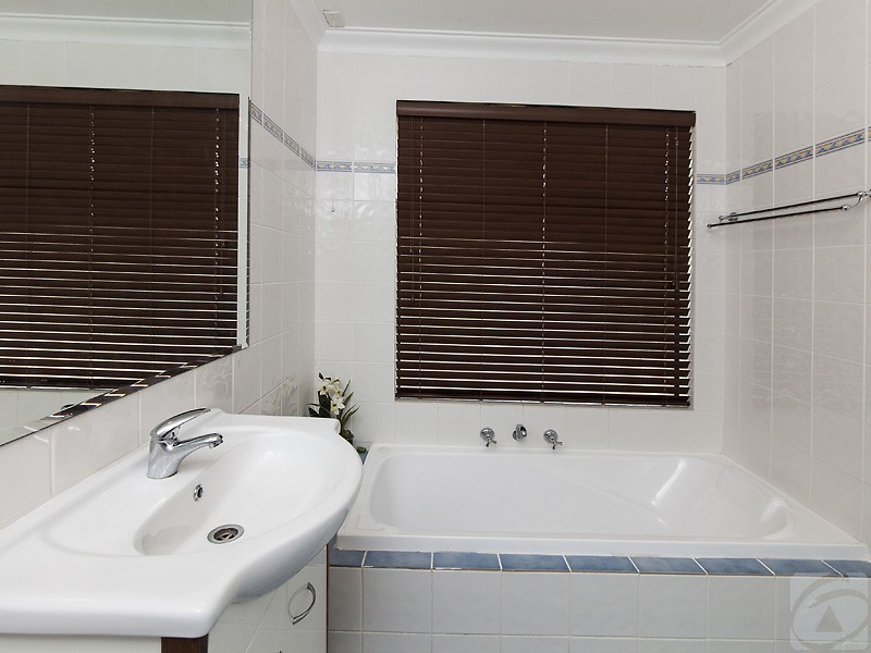 12 Ivanhoe Way, Camillo WA 6111