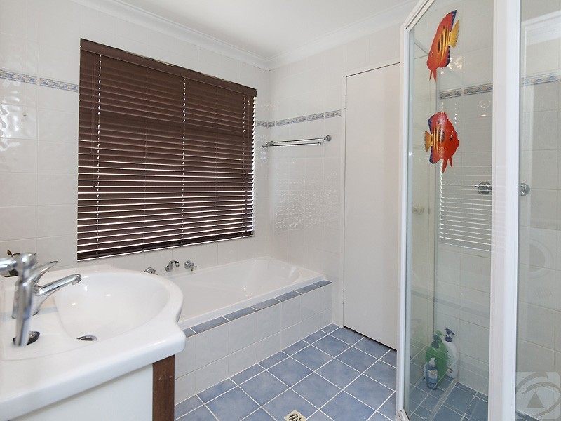 12 Ivanhoe Way, Camillo WA 6111