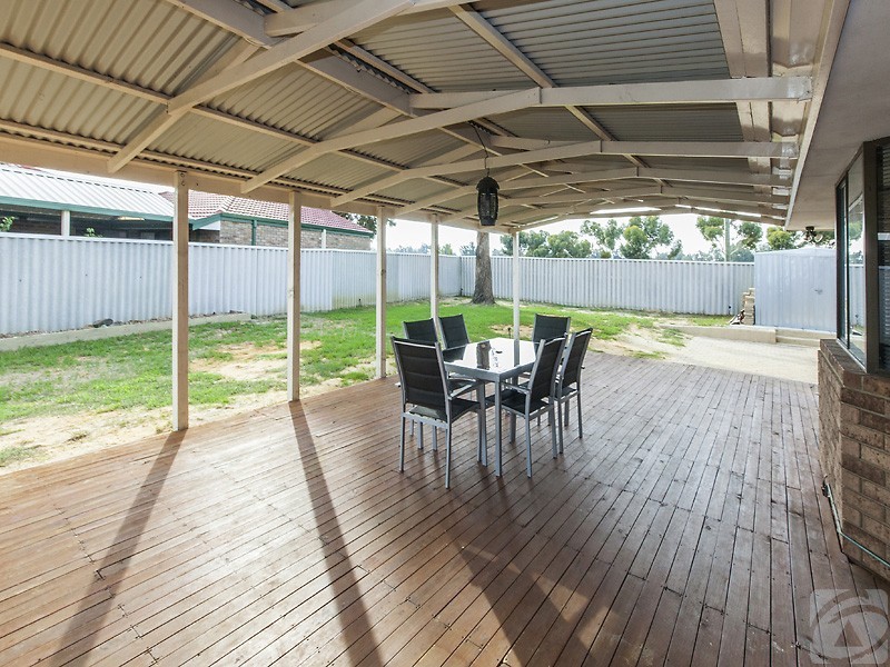 12 Ivanhoe Way, Camillo WA 6111